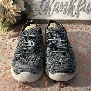 NWOT soft science sneakers